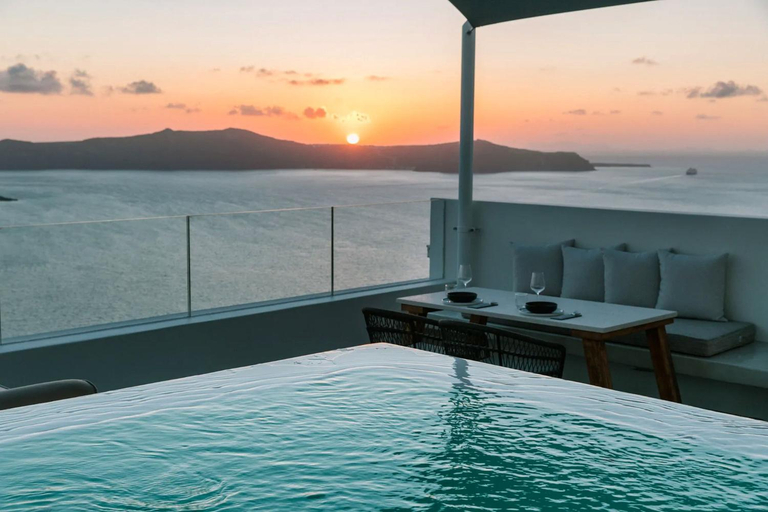 Sport & Beauty 2, Luxurious Santorini Penthouse Villa 1 Bedroom Magical Caldera Sea Views, South Aegean