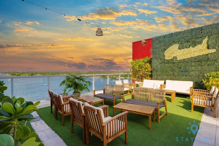 Food & Drinks 5, Rooftop Pool Balcony Hollywood Beach Broad walk, Broward