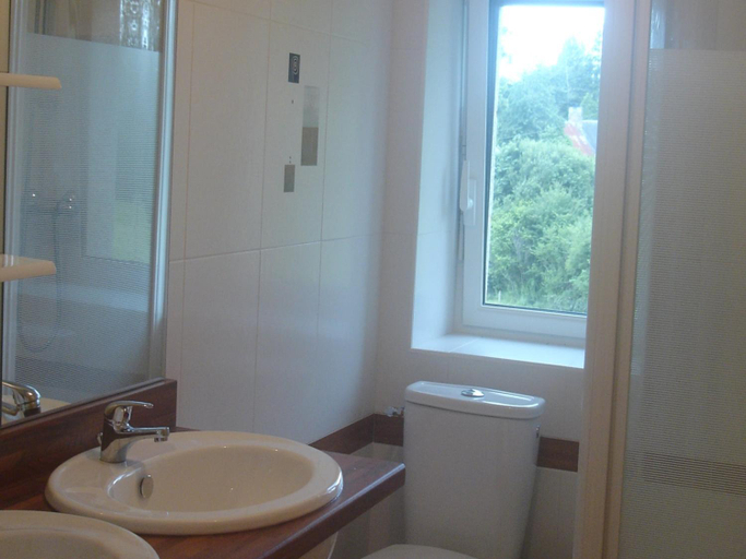 Bathroom 2, Peaceful Stay near Lake, Manche