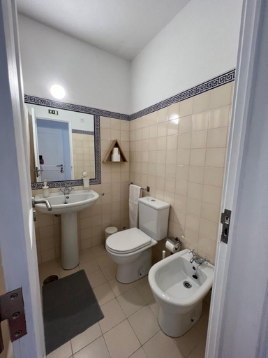 Bathroom 2, Quinta de Sao Pedro de Tomar, Tomar