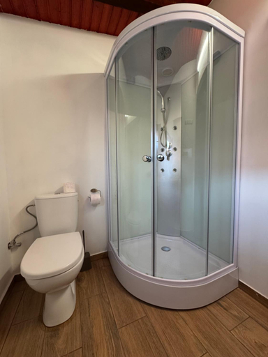 Bathroom 3, Complex Plaja Golf, Corbu