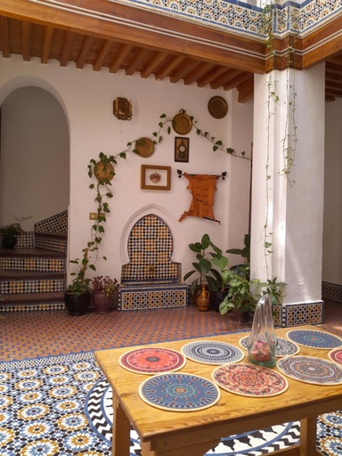 Others 5, Hostel Four Seasons , Tétouan