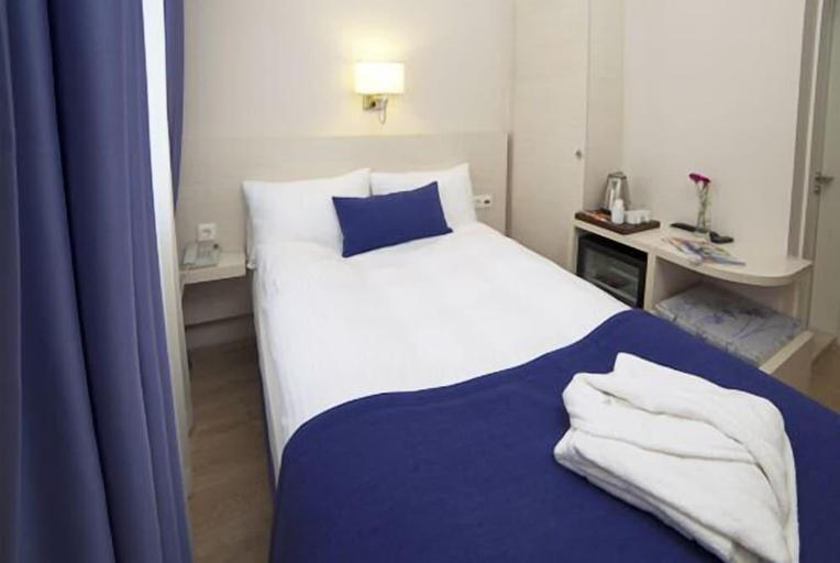 Bedroom 4, Walk In Hotel, Konak