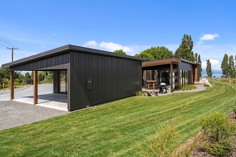 Exterior & Views