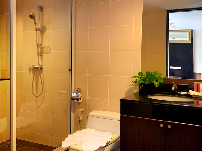 Bathroom 4, The Mercer Sukhumvit 4, Khlong Toey