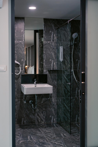 Bathroom 4, One Budget Hotel Chiangrai Baanmai, Muang Chiang Rai