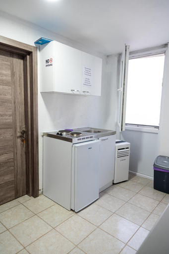 Others 5, Aida Apartments
