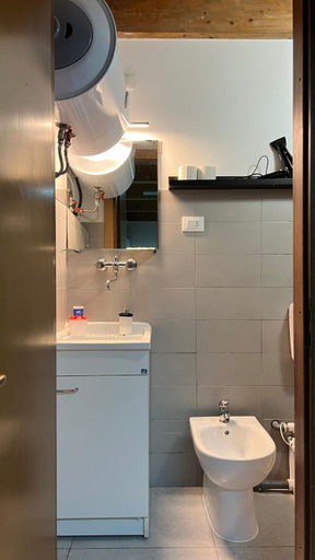 Bathroom 3, La Tule, Pescara