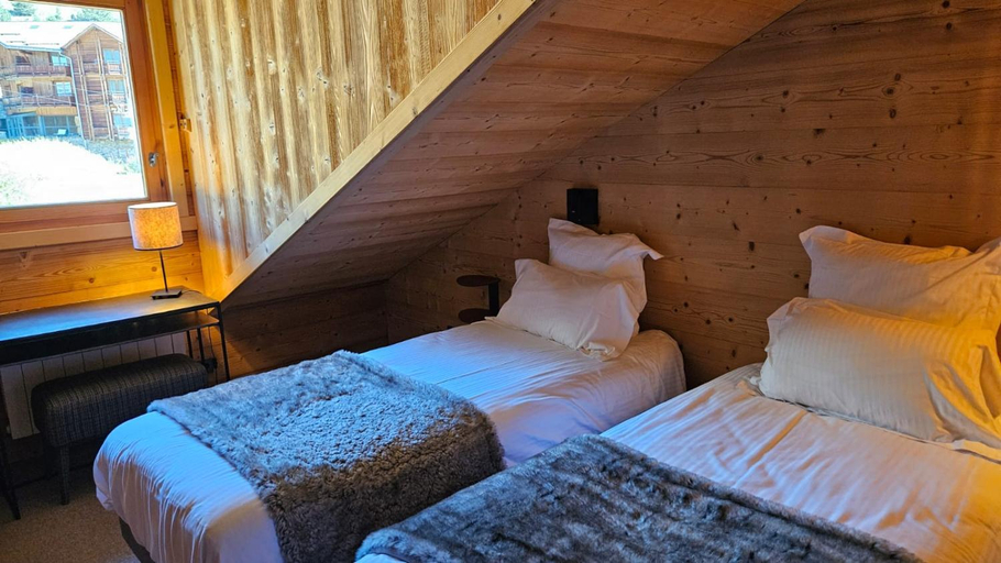 Bedroom 2, Le Chalet Blanc Hotel & Spa, Hautes-Alpes