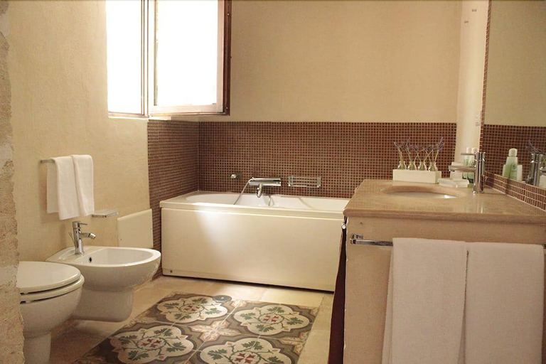 Bathroom 2, Masseria Incantalupi, Brindisi
