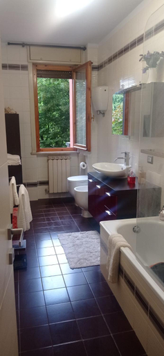 Bathroom 4, Teatro degli Etruschi, Perugia