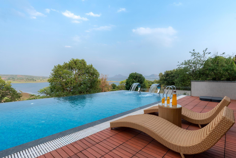 Sport & Beauty 2, StayVista at Pearl Lakeview Mansion, Nashik