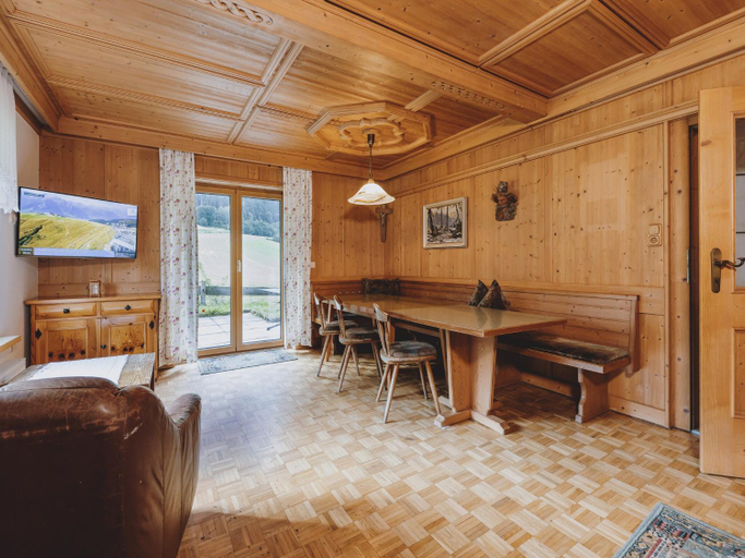 Others 4, Holiday Home on Grossglockner Alpine Road, Zell am See