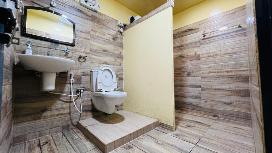 Bathroom, Haydays Farm Stay AC Container House with Pool, Palakkad