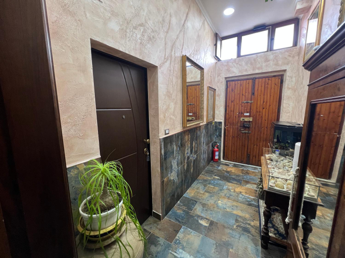 Others 5, Elisir suite, Vibo Valentia