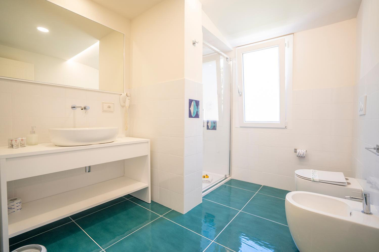 Bathroom 3, Villaggio Marco Polo, Vibo Valentia