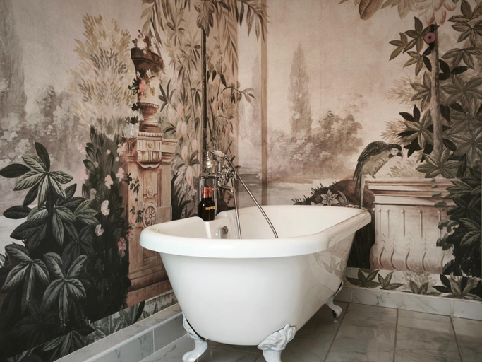 Bathroom 2, Chez Diane, Cher