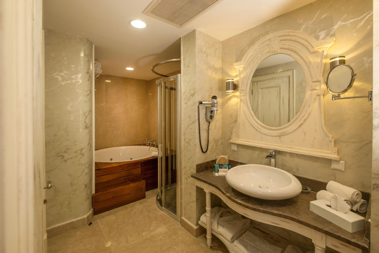 Bathroom 5, Ramada Plaza by Wyndham Mardin, Mardin