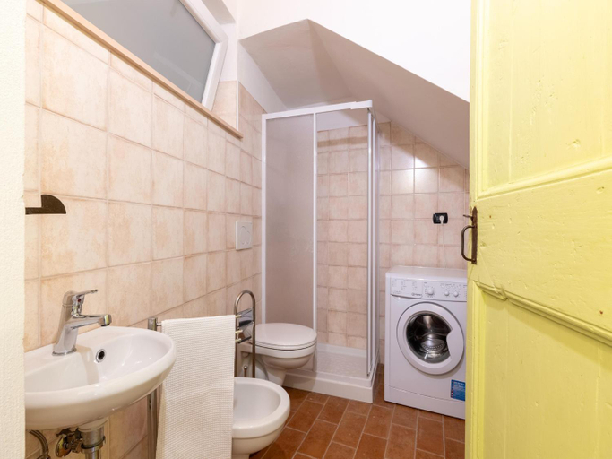 Bathroom 4, Apartment in Furlo with Saltwater Pool, Pesaro E Urbino