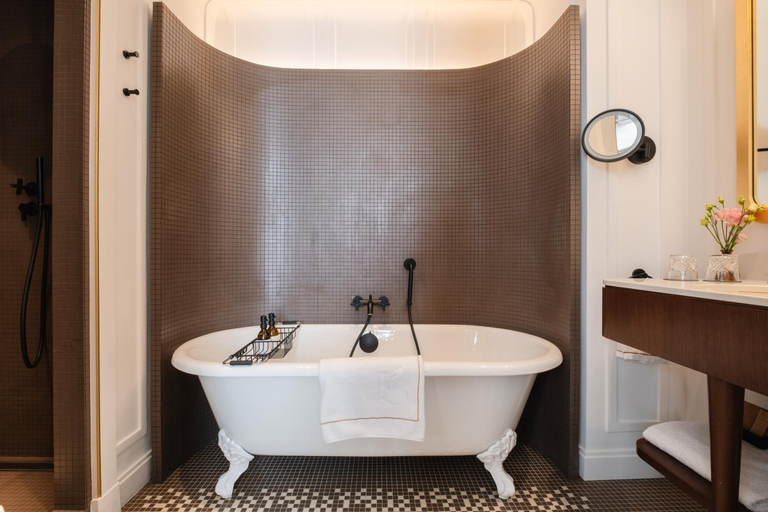 Bathroom 4, Hotel de France, Yvelines