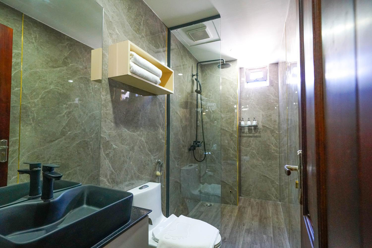 Bathroom 2, Dong Bac Hotel, Da Nang
