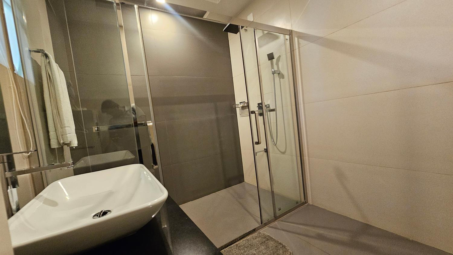 Bathroom 4, River Terrace Resorts & Spa, Idukki