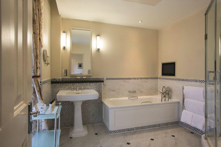 Bathroom 4, Ettington Park Hotel, Stratford-upon-Avon, Warwickshire