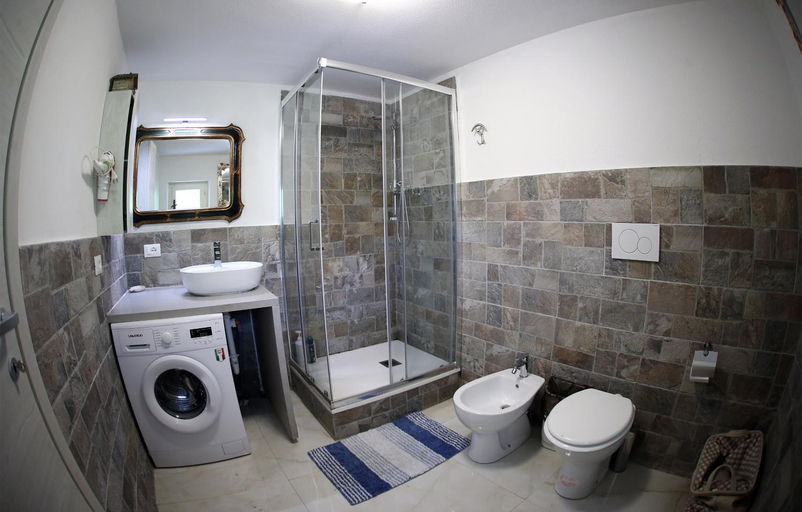Bathroom 4, Villa Maremonti - con 3 piscine, Genova