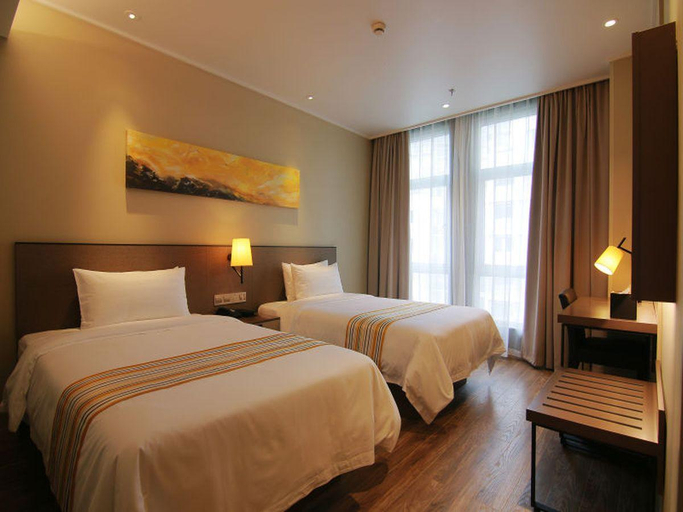 Bedroom 2, Home Inn Plus Shanghai Huaihai Road Sinan Road, Shanghai