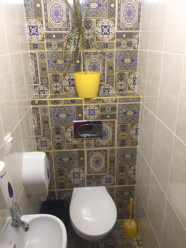 Bathroom 3, Coin Hostel, L'vivs'ka