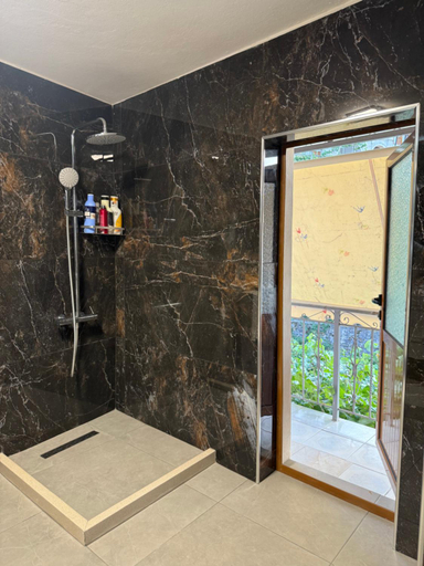 Bathroom 4, The Stone Arch Inn, Gjirokastrës