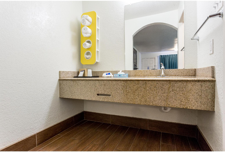 Bathroom 4, Motel 6 Bryan, TX - College Station, Brazos