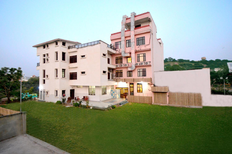 Exterior & Views