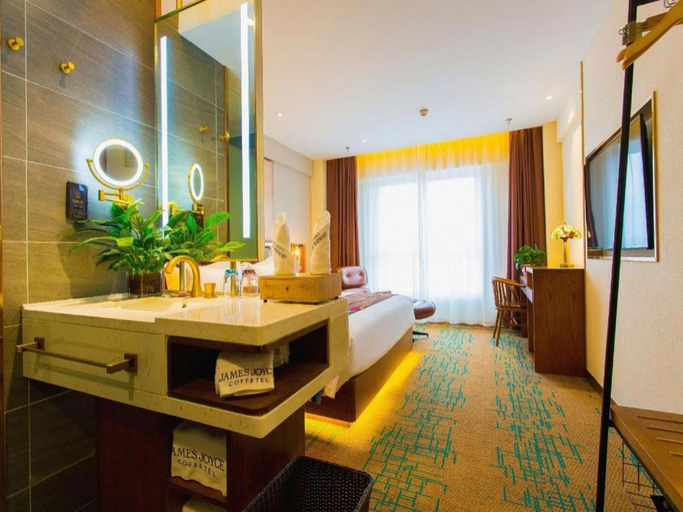 Bathroom 4, James Joyce Coffetel·Bao Ji Gao Tie Nan Zhan, Baoji