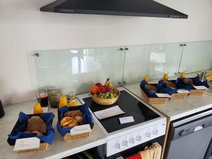 Food & Drinks, La Varniere - B&B with communal kitchen, Haute-Marne