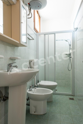 Bathroom 3, Condominio Diana Est, Venezia