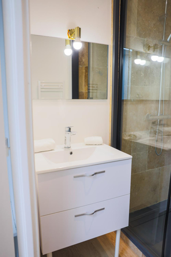 Bathroom 2, L'immeuble Carnot, Saône-et-Loire