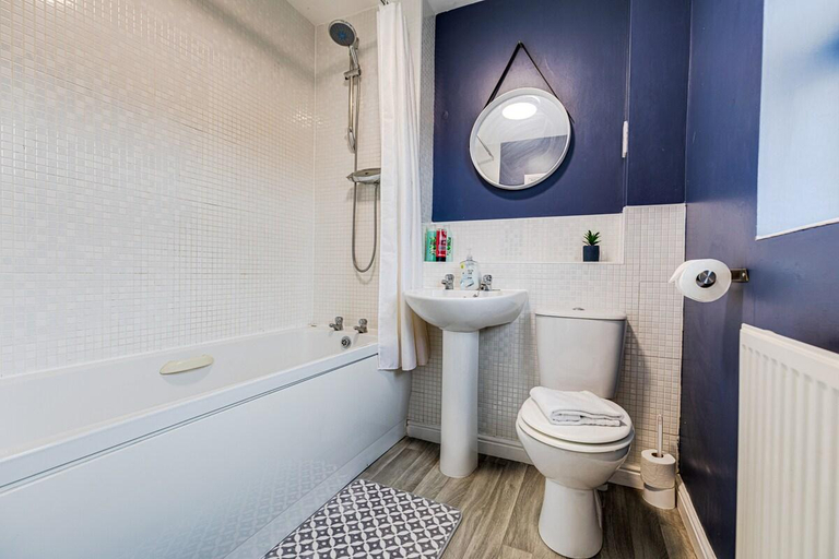 Bathroom 3, Silver Stag Properties, Modern 2 BR House, Leicestershire