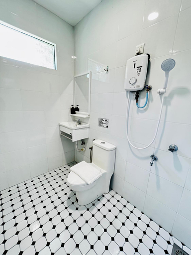 Bathroom 4, Meraga Cinta Kijal, Kemaman