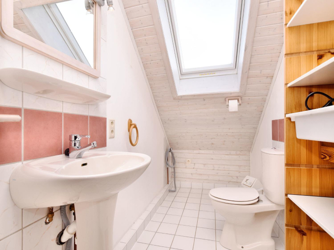 Bathroom 2, Holiday Home in Schznberg with Jacuzzi, Liège