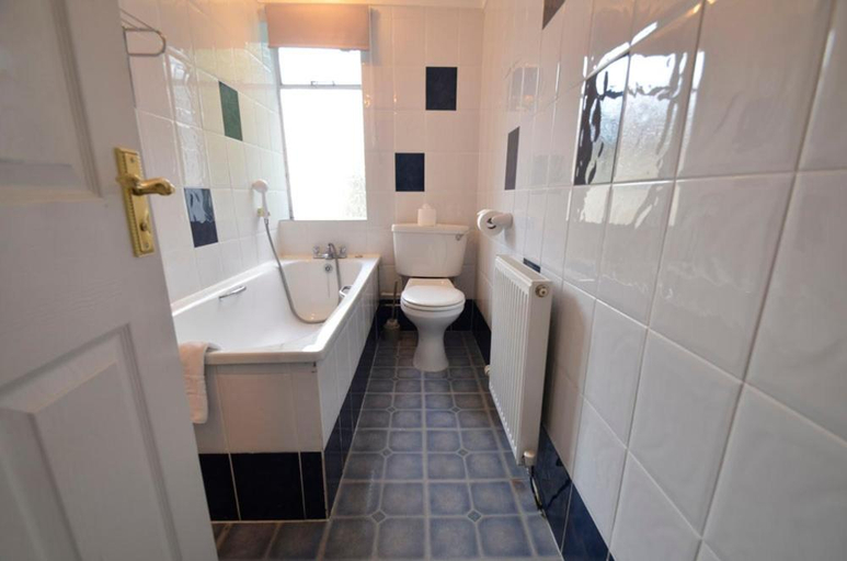 Bathroom 5, Eversley Hotel, Isle of Wight