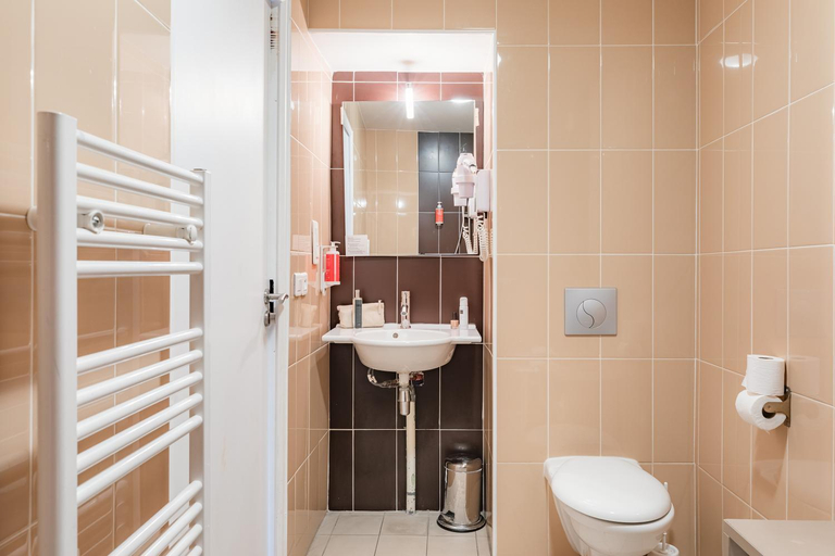 Bathroom 4, Appart'City Confort Marseille Centre Prado, Bouches-du-Rhône