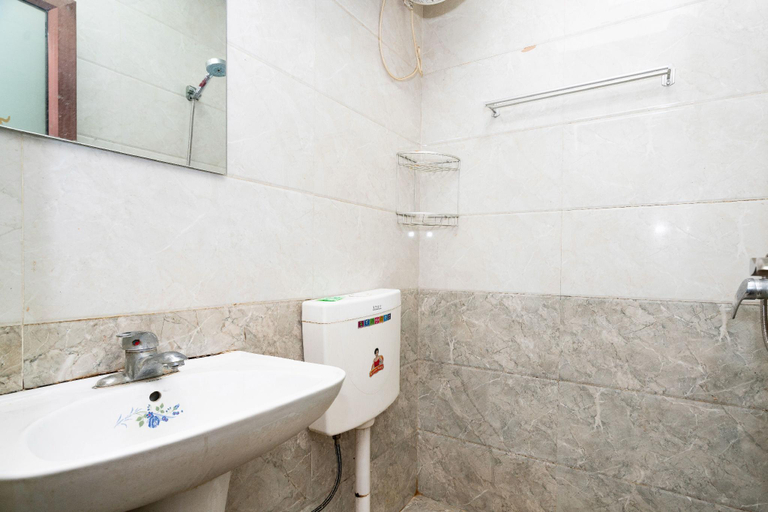Bathroom 2, A family hotel, Wuhan