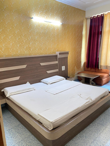Bedroom 5, Aashirwad Hotel, Reasi