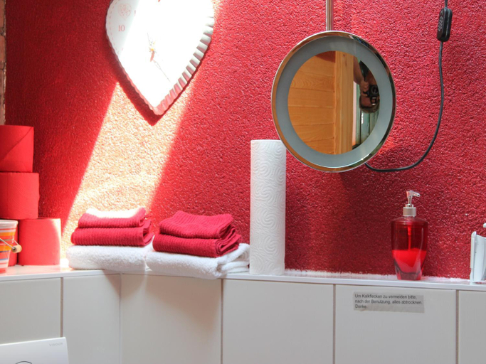 Bathroom 4, Wohnung mit Garten in Damgarten, Vorpommern-Rügen