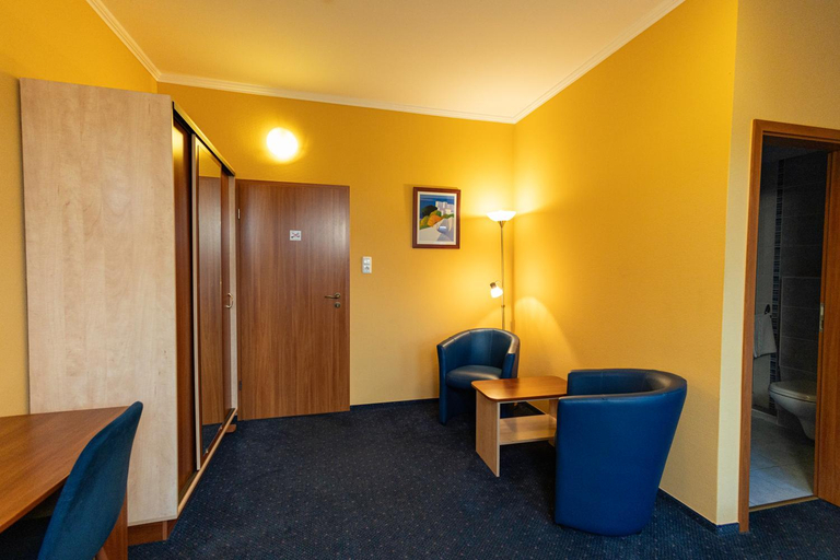 Others 5, Tunderpart Vendeghaz, Eger