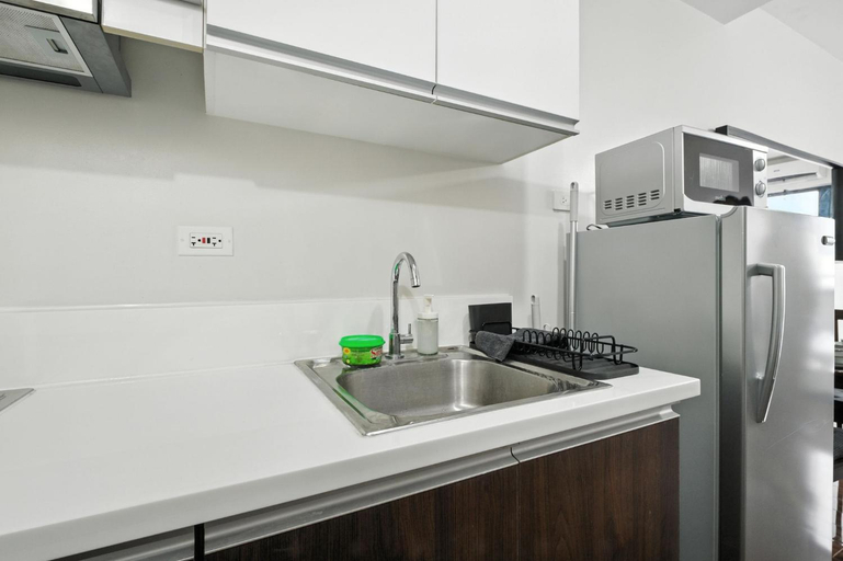 4, Room-makati Penthouse Studio With City V, Makati City