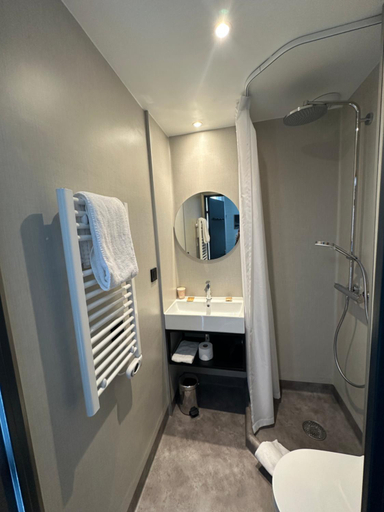 Bathroom 2, Dyke Hotel, Haute-Loire