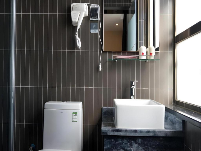 Bathroom 3, Chengke Hotel Guangdong Zhaoqing Sihui District Huilin Road, Zhaoqing