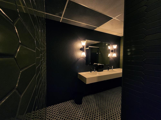 Bathroom 5, Falcon Lake Hotel, Division No. 1